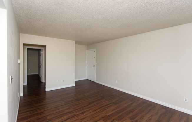 2 beds, 1 bath, 800 sqft, $1,595, Unit Unit 6