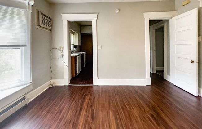 3 beds, 1 bath, 850 sqft, $900, Unit 1515 Apt. A