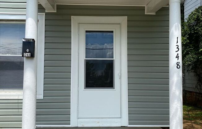 2 Bedroom Duplex off of Rivermont Ave.