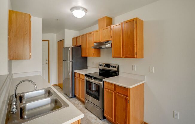 1 bed, 1 bath, 811 sqft, $1,595, Unit F304
