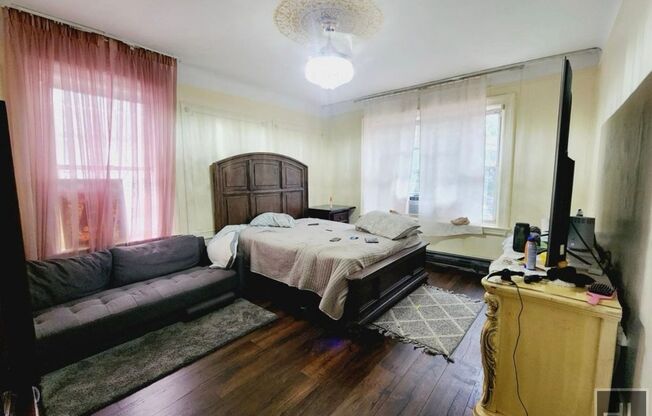 3 beds, 1 bath, 1,200 sqft, $3,600, Unit 2