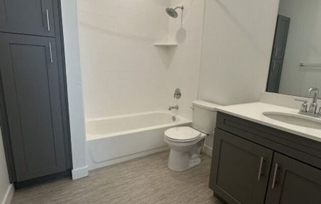 3 beds, 2 baths, 1,400 sqft, $1,895, Unit 572