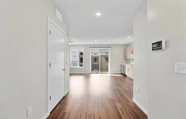 Studio, 1 bath, 565 sqft, $1,150, Unit 327