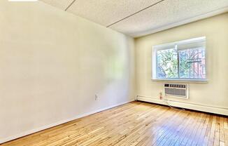 321 E 119 ST