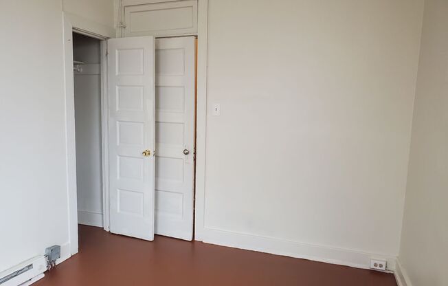 2 beds, 1 bath, $1,050