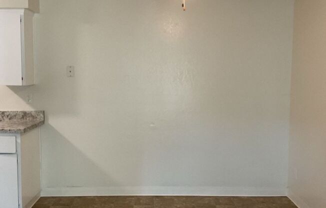 2 beds, 1 bath, 992 sqft, $1,250, Unit 4760-105