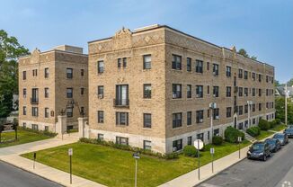 Stratford Court Apartments
