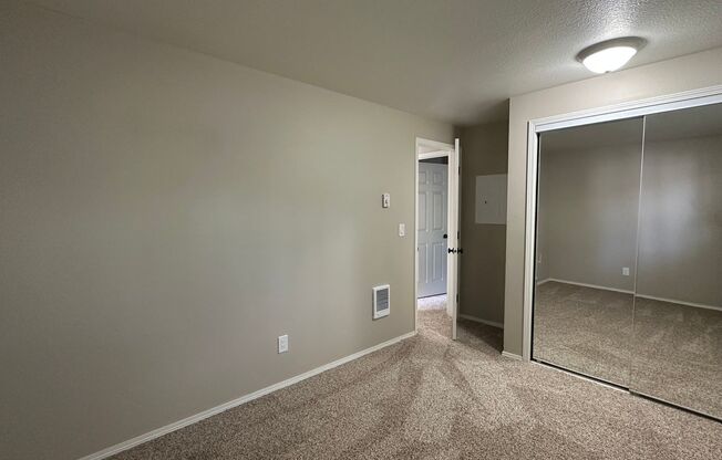 3 beds, 1 bath, 1,040 sqft, $1,525, Unit 66