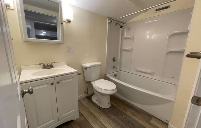 Studio, 1 bath, 500 sqft, $1,800, Unit 4 Uni #G2