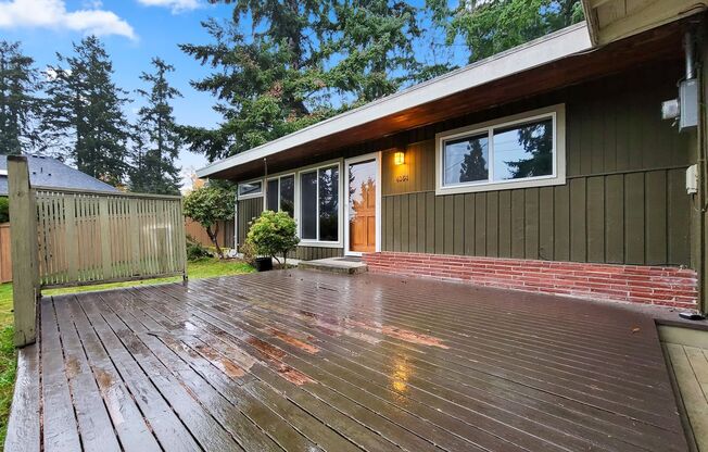 Cozy rambler with large outdoor space!!!