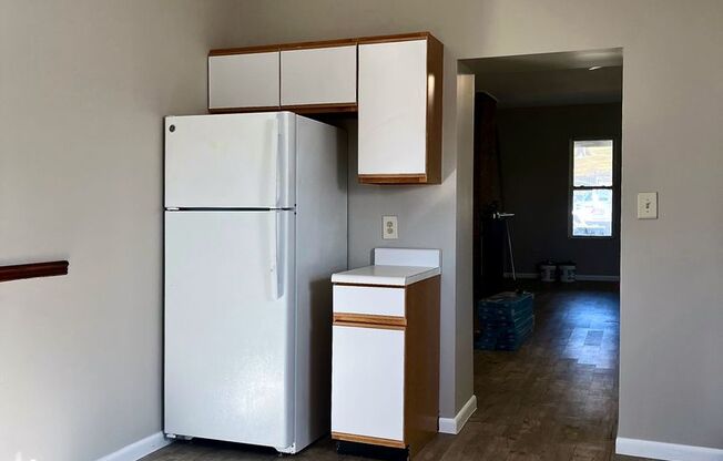 *** Amazing Apartment in Mt. Washington * Pet Friendly * Duplex style * Available Now * Spacious & Renovated ***