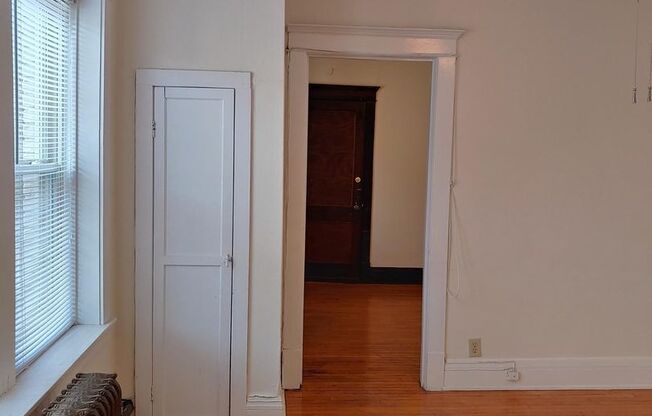 Studio, 1 bath, 400 sqft, $925, Unit 905-11