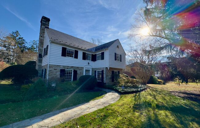 Charming 4 Bedroom/3.5 Bathroom Detached Home in Homeland, MD!