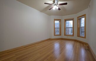 3 beds, 1 bath, $1,500, Unit 666-2