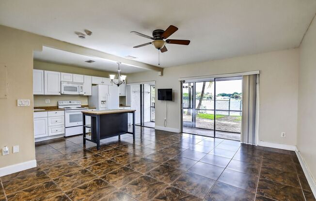 3/2 Lakeview Townhome in Pembroke Pines