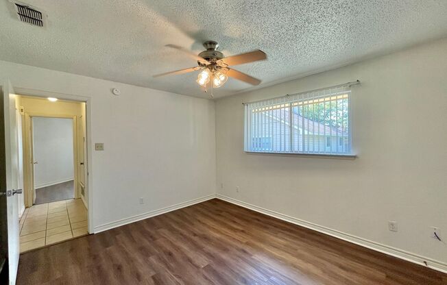 2 beds, 1 bath, $1,300