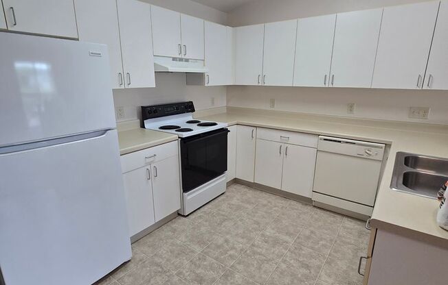 2 beds, 1 bath, 1,010 sqft, $1,269, Unit PL   7602