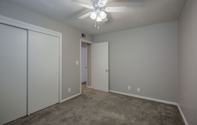 2 beds, 1 bath, 800 sqft, $995, Unit 8