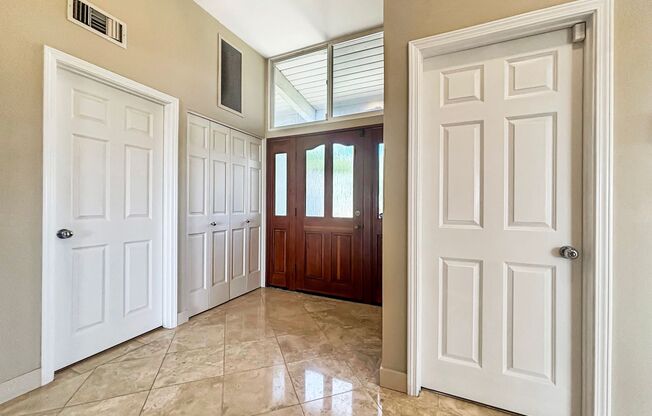 Gorgeous 3BD/2BA House in Pacific Beach W/ Central A/C, W/D, Bay Views, and Waterfall Jacuzzi!
