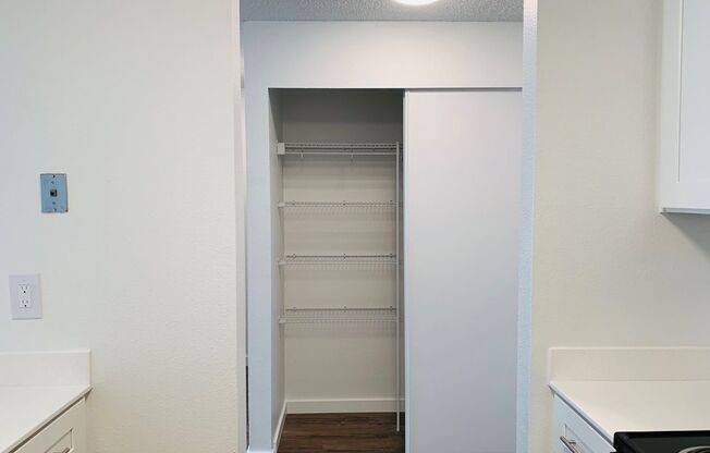 1 bed, 1 bath, 700 sqft, $1,800, Unit 307