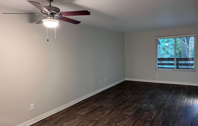 3 beds, 2 baths, $2,050, Unit 306