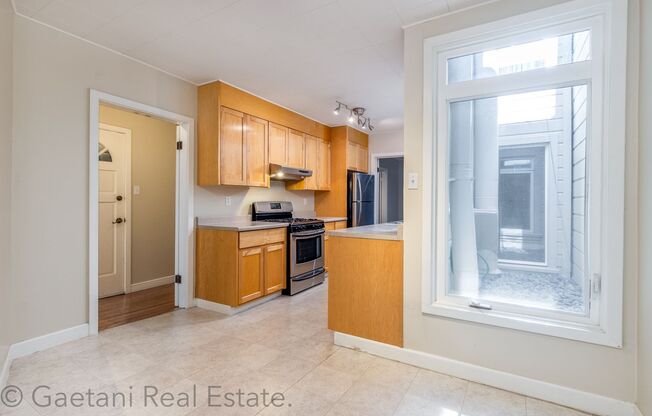 3321-3323 Broderick Street (378r)