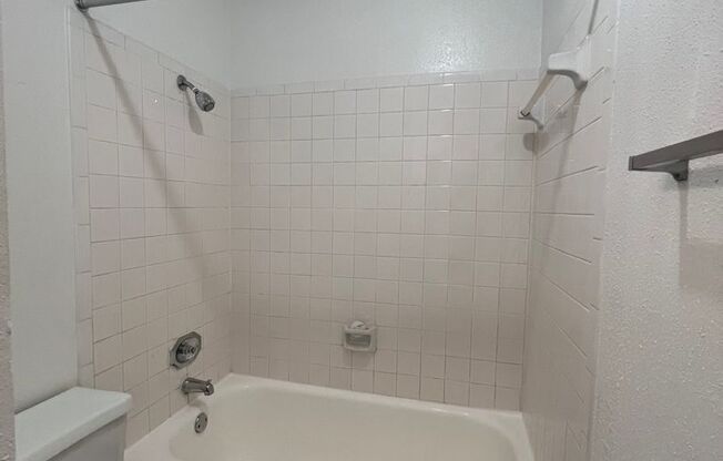 2 beds, 2 baths, 1,000 sqft, $1,315, Unit 811