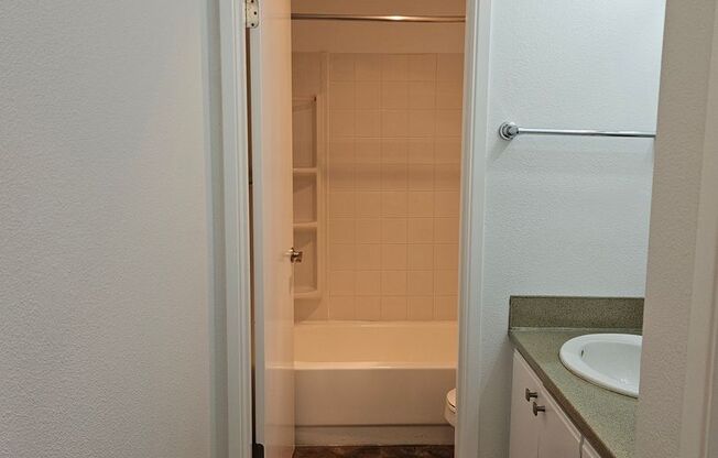 2 beds, 1 bath, 720 sqft, $1,895, Unit 325