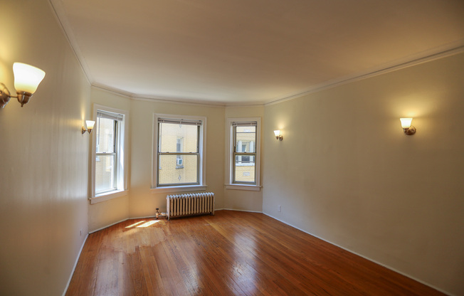 1625 W LUNT