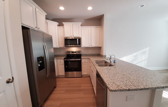 3 beds, 2.5 baths, 1,542 sqft, $1,900, Unit Hathaway Townhomes