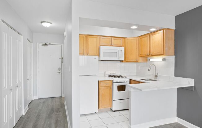 Studio, 1 bath, 275 sqft, $1,350, Unit 341