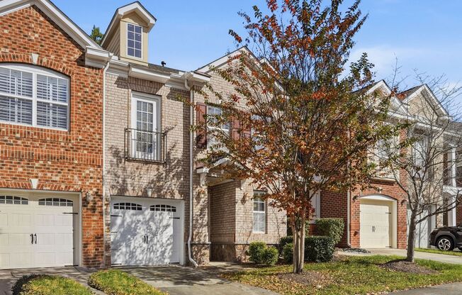 ABSOLUTELY GEORGOUS 2 STORY TOWNHOUSE IN CARY