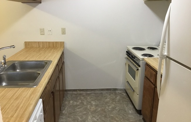 563 W. Alamos Avenue Clovis