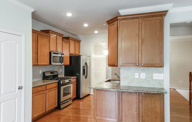 Charming SFH in Waldorf with 2-Car Garage,Fully Finished Lower Level, Upgraded Kitchen, and More!