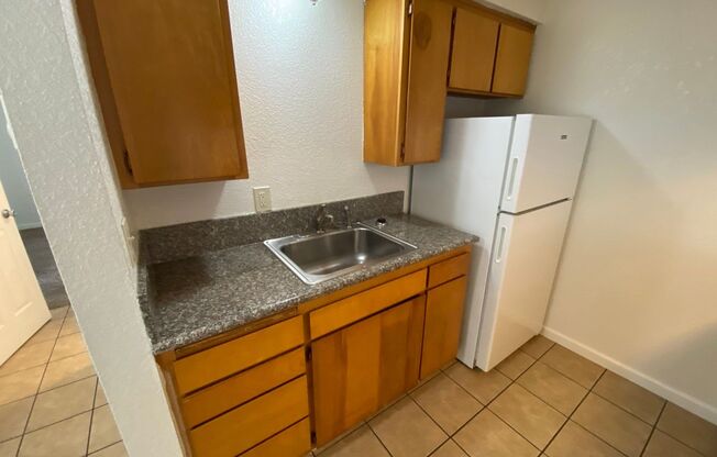 1 bed, 1 bath, 600 sqft, $1,205, Unit 4