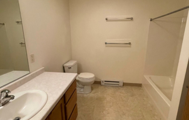 3 beds, 2 baths, 1,200 sqft, $1,400, Unit TE218X-241