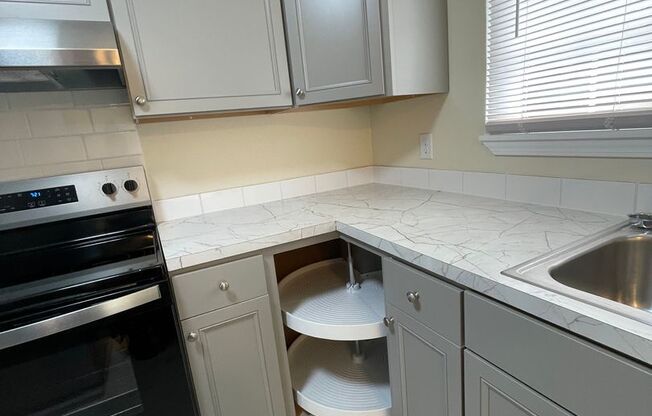 2 beds, 1 bath, 945 sqft, $1,500, Unit 088