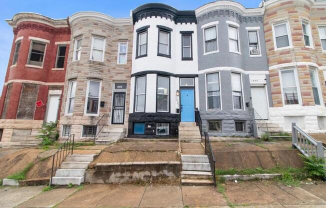 1942 W LEXINGTON ST
