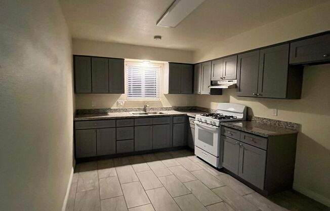 2 beds, 1 bath, $1,350, Unit C