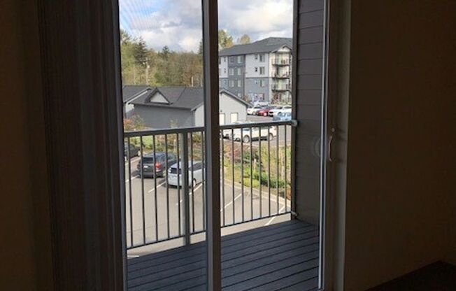 Studio, 1 bath, 484 sqft, $1,300, Unit 63-303