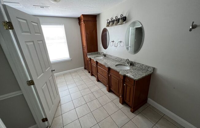 3 beds, 2.5 baths, 2,580 sqft, $2,000, Unit 702-01