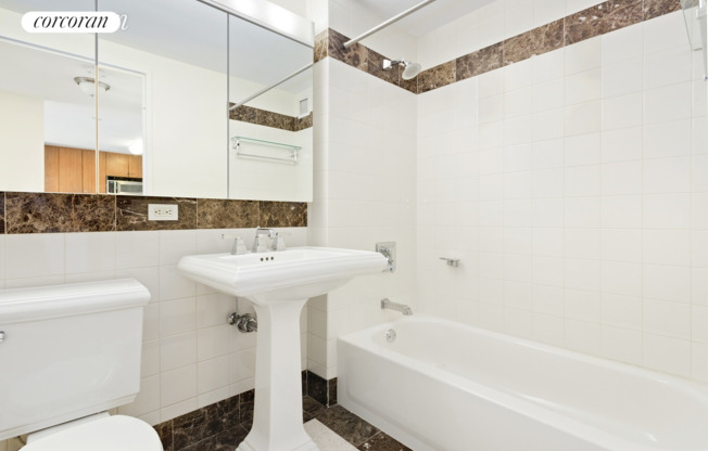 1 bed, 1.5 baths, 902 sqft, $4,800, Unit 1E