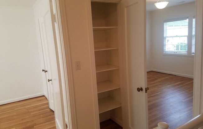 2 beds, 1 bath, 901 sqft, $1,990, Unit 15
