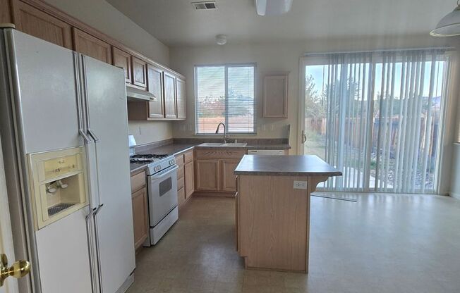 3 beds, 2 baths, $2,100