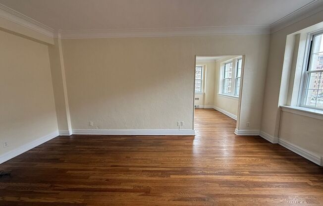 2 beds, 2 baths, 1,303 sqft, $2,400, Unit New King Edward  201