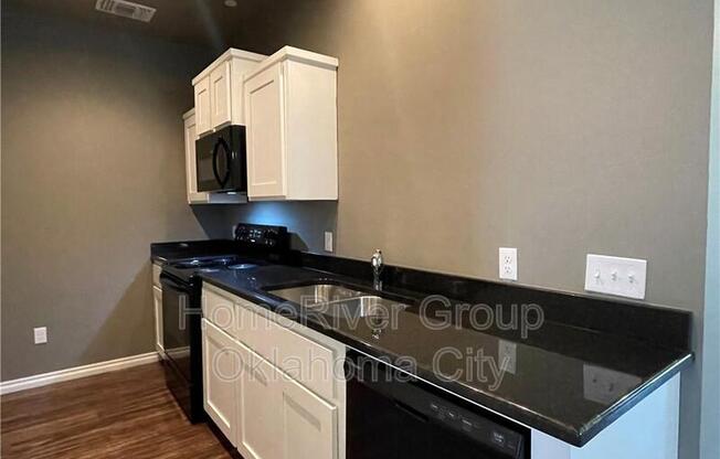 2 beds, 1 bath, $1,265