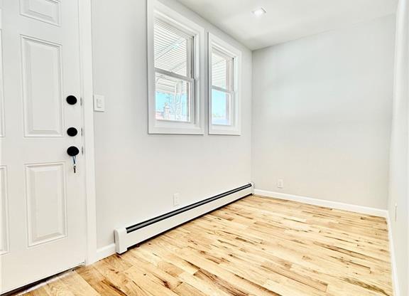 1499 E 52 ST