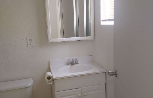 Nice and Quite 1 bedroom 1 bath with Bonus room