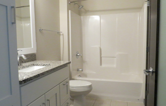 1 bed, 1 bath, 690 sqft, $1,620, Unit 211