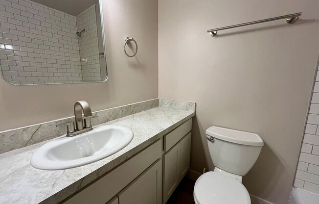3 beds, 2 baths, $1,695, Unit 224